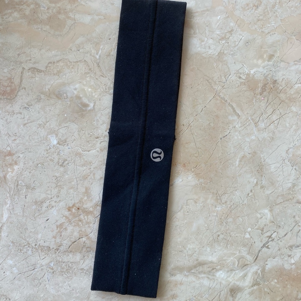 Lululemon fly away tamer headband